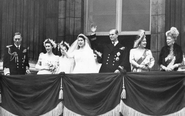Regina Elisabetă și prințul Philip sărbătoresc 73 de ani de căsătorie