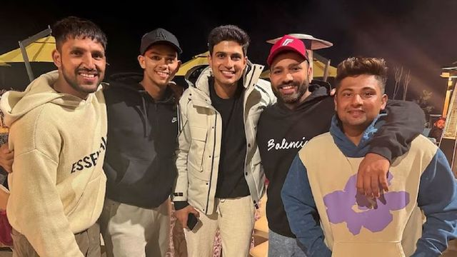 Rohit Sharma poses with 'garden mein ghoomne wale bande'
