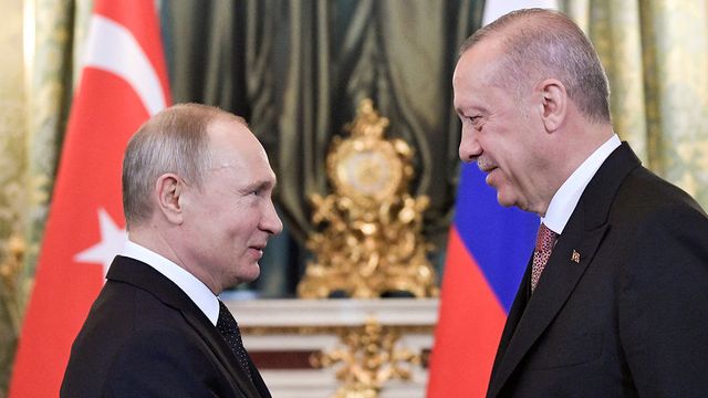 Путин обсудил с Эрдоганом Сирию по телефону