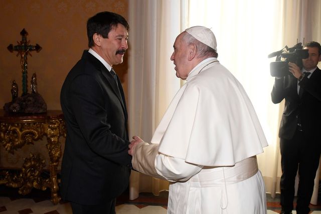 Áder János magyarországi látogatásra hívta meg Ferenc pápát