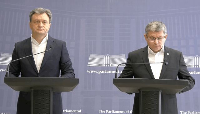 Prim-ministrul Dorin Recean și președintele Parlamentului susțin declarații de presă