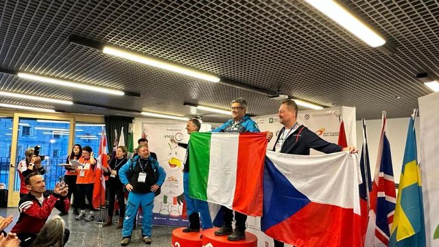 Campione del mondo di sci dopo il trapianto di rene donato dalla moglie cinque mesi fa