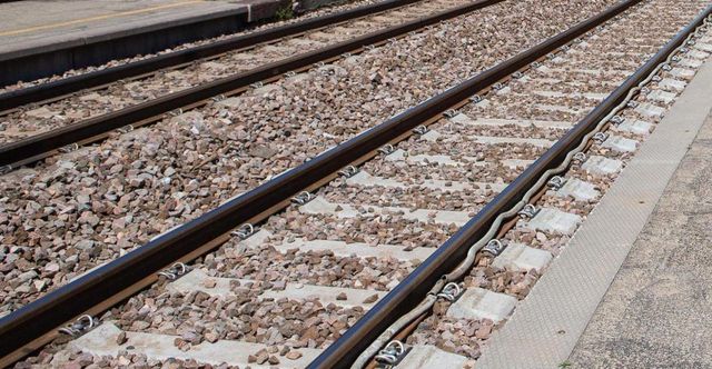 Operaio muore per un malore mentre lavora sulla ferrovia