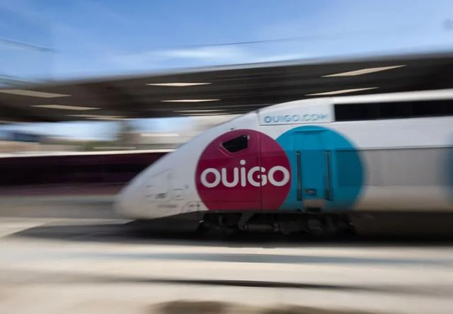 La falta de trenes de Talgo dilata los planes para llegar al norte