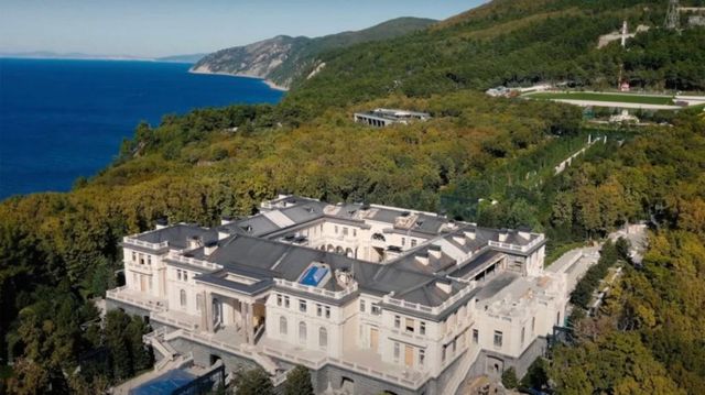 Poliția din Italia a confiscat 141 de milioane de euro de la arhitectul palatului lui Vladimir Putin