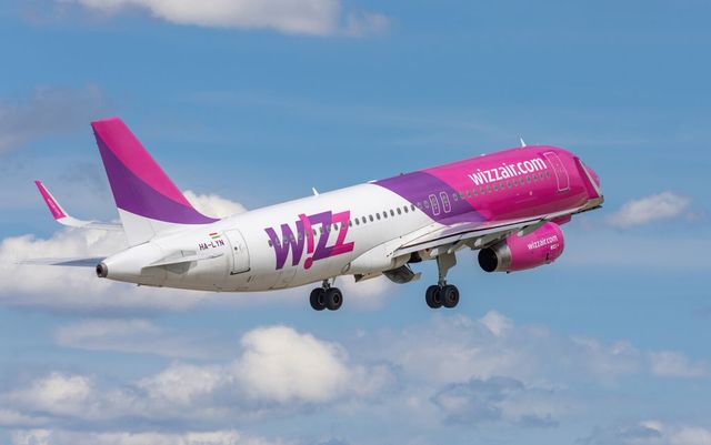 Un avion Wizz Air a aterizat de urgență la Cluj după ce trei pasageri beți s-au luat la bătaie