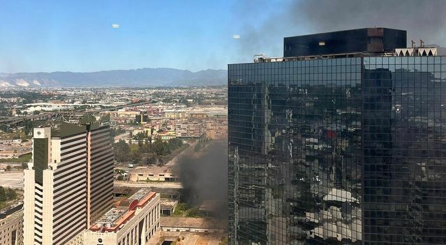 Napoli, maxi incendio al Centro Direzionale