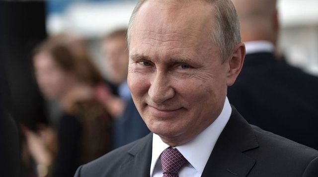 Vladimir Putin a promulgat o lege controversată. Toți rușii riscă să fie etichetați ca agenți străini
