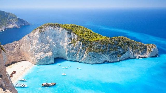 Grecia impune restricții pentru 200 de plaje