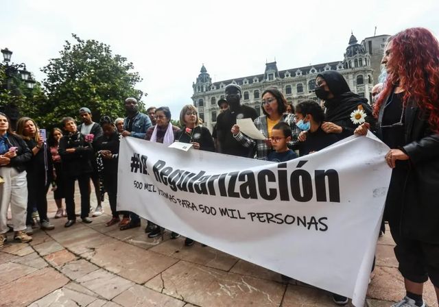 Luces y sombras del nuevo reglamento de extranjería que entra en vigor mañana