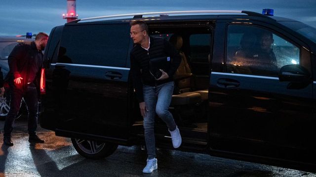 Szijjártó Péter bejelentette, hogy új világrend van kialakulóban, aztán Kínába indult