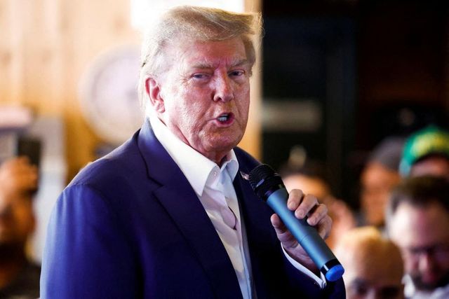 Trump se ve čtvrtek vydá úřadům ve státě Georgia, kde čelí obvinění