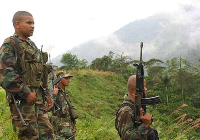 El narcotráfico ejecuta su 'plan pistola' en Colombia: 15 policías y 12 militares asesinados en dos semanas