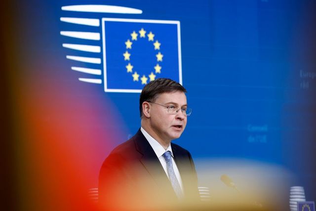 Ue taglia stima su Pil dell'Italia, +0,7% in 2025, +0,9% in 2026
