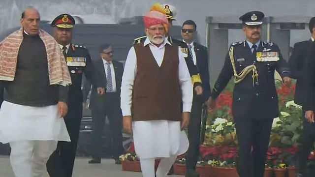 On 75th Republic Day Parade, PM Modi Wears Multi-Coloured Rajasthani Bandhani Turban