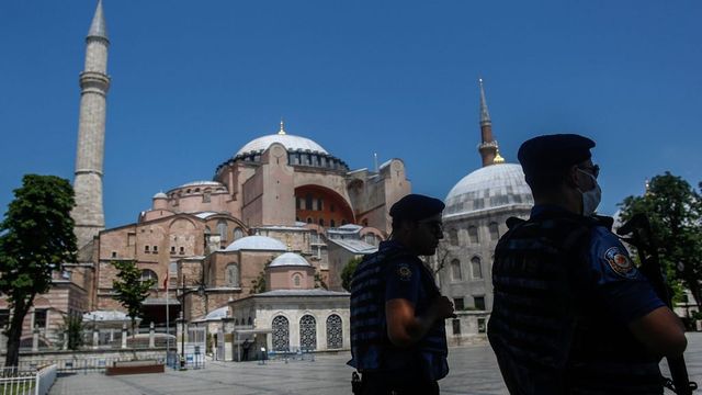 Erdogan mecsetté alakíttatja a Hagia Sophiát