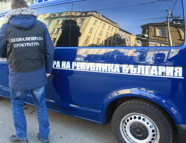 Девет души са задържани при акцията в Чирпан и Стара Загора