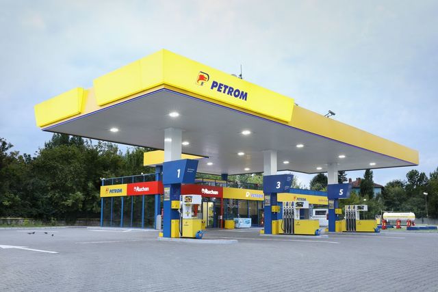 Auchan deschide 400 de magazine de proximitate în benzinăriile Petrom