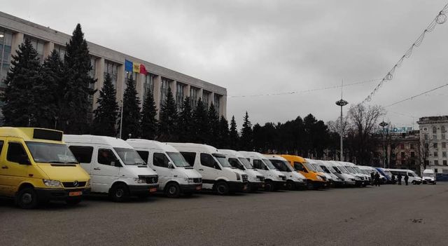 Guvernul pune pe stop propunerea transportatorilor de a majora tarifele