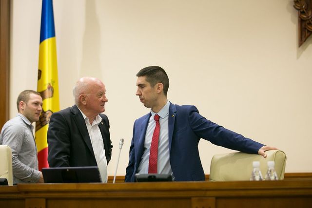 Popșoi îi sugerează lui Țîcu să renunțe la mandatul de deputat