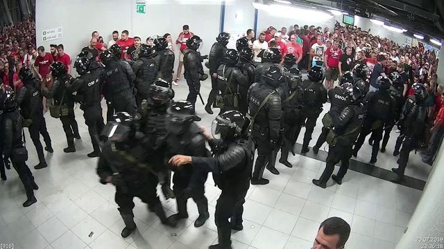 Появилось новое видео жестокого избиения ростовским ОМОНом болельщиков ”Спартака”