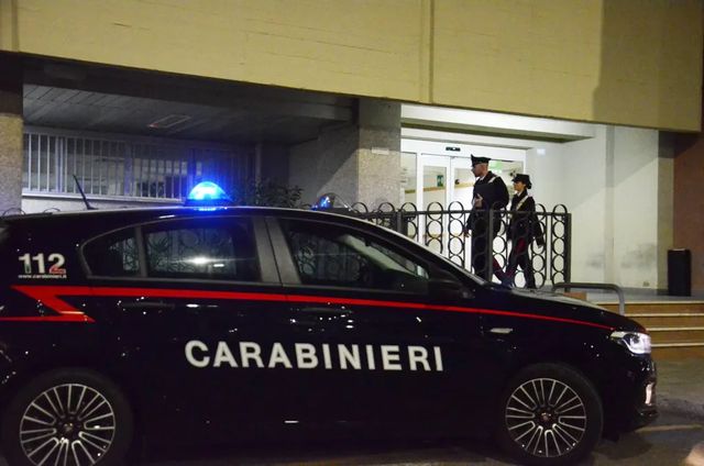 Melito di Napoli, ispettore di polizia ucciso in casa a coltellate