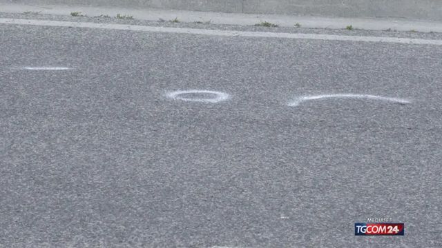 Furgone investe ragazzi sulle strisce, morta una 15enne