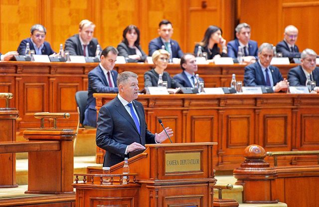 Klaus Iohannis spune că eliminarea pensiilor speciale trebuie rezolvată pe cale parlamentară