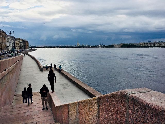 В Петербурге закрыли дамбу из-за угрозы наводнения