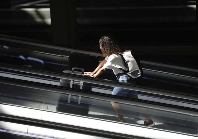 Aena dispara un 15% su beneficio por el 'boom' de los viajes