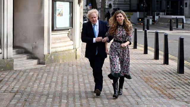 Britský premiér Johnson čeká se svou manželkou dalšího potomka, oznámení přišlo skrze sociální sítě