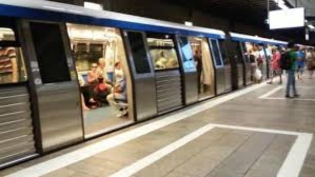 Metrorex anunță reducerea numărului de trenuri cu 15 - 20%