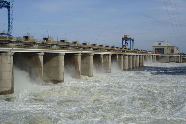 Detonarea barajului de la Nova Kahovka este o catastrofă ecologică și umanitară, opinii