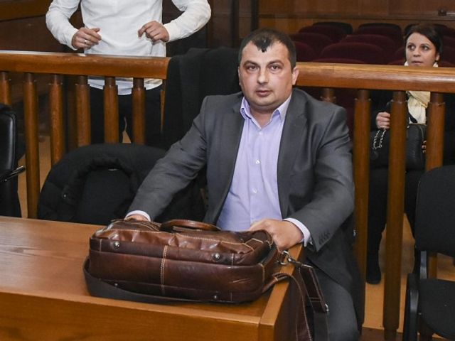 Съд запорира сметки и имоти на кмета на Септември и на съпругата му