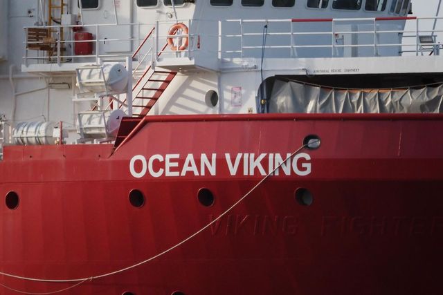 Migranti, Ocean Viking in stato di fermo al porto di Civitavecchia