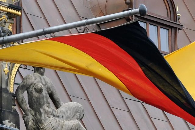 Tensioni Germania-Cina: nave colpisce con laser un aereo militare tedesco