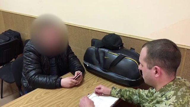 Подозреваемые в избиении задержанного полицейские сбежали на Украину