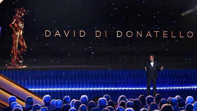 David: poker per Otto montagne, Esterno notte e Stranezza