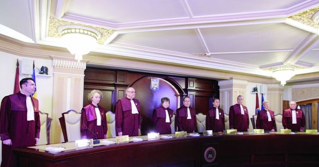 Declarațiile de avere și de interese nu trebuie să includă bunurile și veniturilor soților, a decis Curtea Constituțională