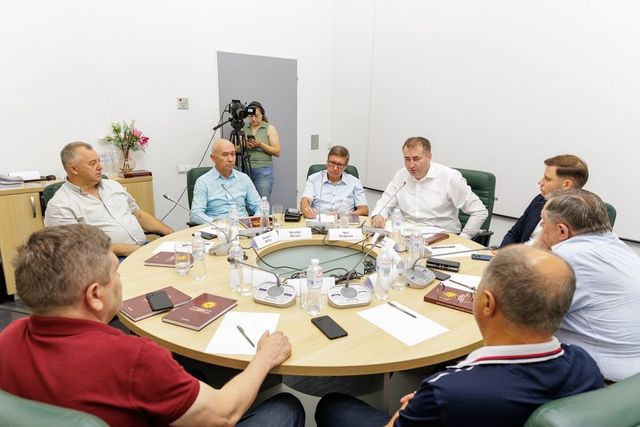 De unde să luăm bani pentru modernizarea țării? Alianța „Moldovenii” și mediul de afaceri au găsit răspunsuri