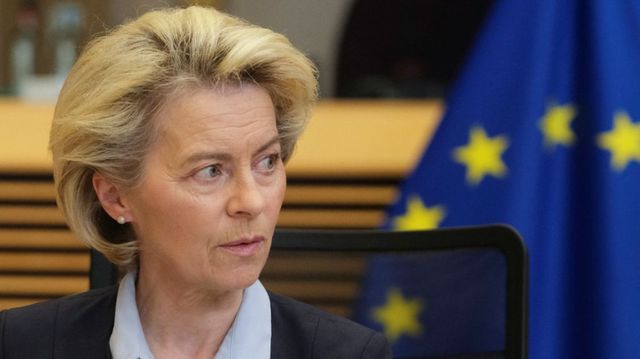 Parlamentul European va dezbate două moțiuni de cenzură împotriva Ursulei von der Leyen