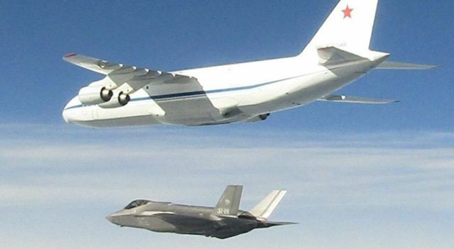 Due F-35 italiani in Estonia intercettano un velivolo russo