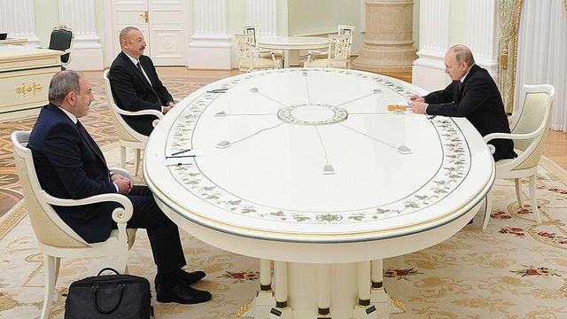 Путин сообщил Эрдогану об итогах встречи с Алиевым и Пашиняном