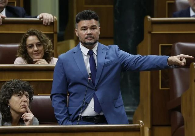 Sánchez se enzarza con Rufián al reprocharle este que «la izquierda no puede robar»