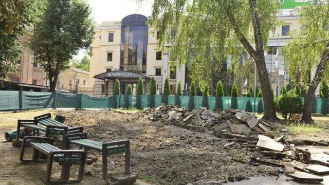 Начался ремонт сквера по улице Василия Докучаева
