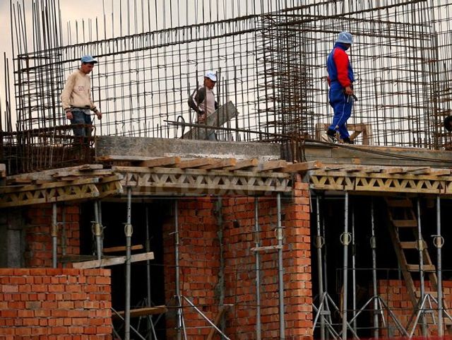 Tot mai puține autorizații de construire pentru clădiri rezidențiale. Cifrele pe ultimele 8 luni
