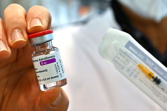 Marea Britanie recomandă vaccin alternativ la AstraZeneca pentru adulții sub 30 de ani