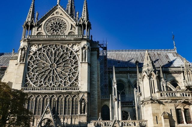 Bilete gratuite de avion pentru specialistii implicati in reconstructia catedralei Notre-Dame