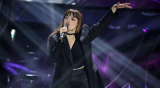 Annalisa è incinta? Lei a Sanremo non scende le scale dell’Ariston e il gossip impazza. Ma poi spiega il motivo