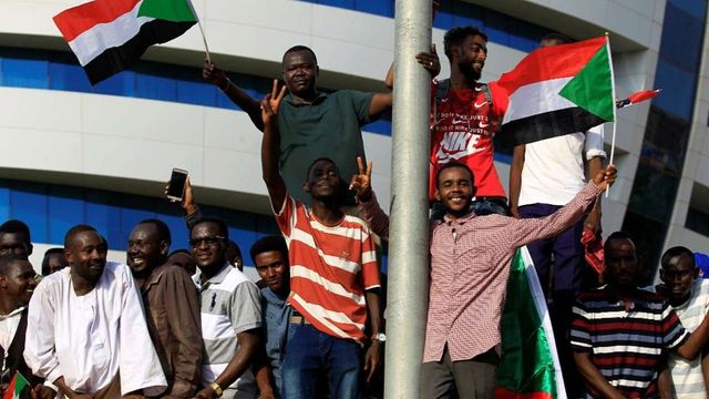 Sudanese army and civilians seal interim power-sharing deal